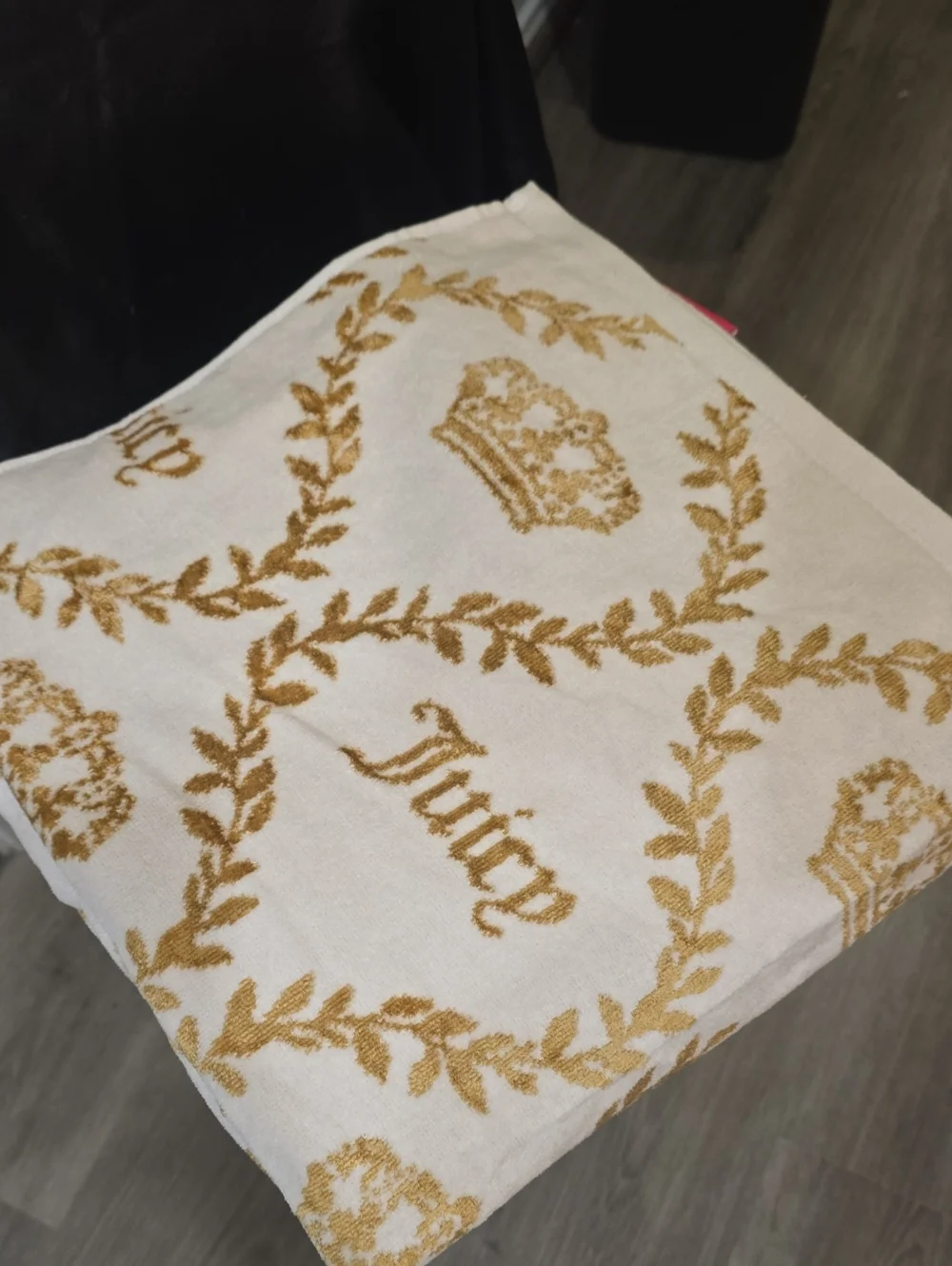 Juicy Couture Home Signature Logo Crown/Ribbon Oversize Cotton Viscose Towel Set